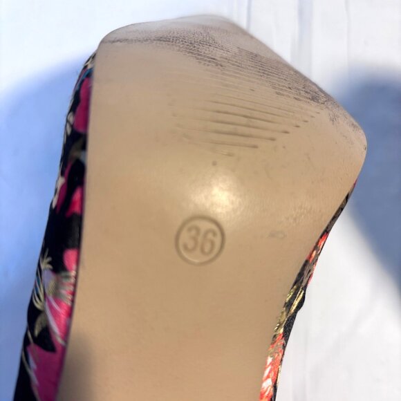 Black & Gold Stiletto Heels With Floral Pattern in Vibrant Colors Size 36 EURO - Picture 8 of 8